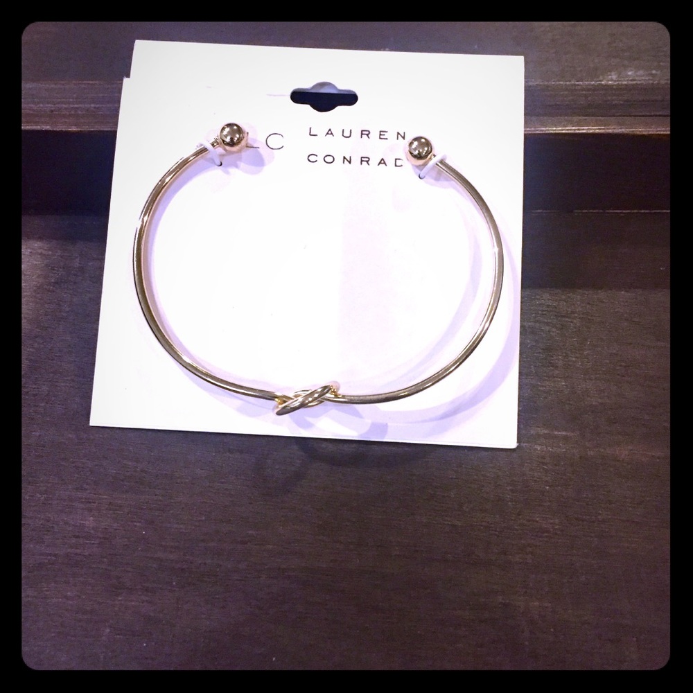 🐾Gold Heart Knot Cuff Bracelet (adjustable size)